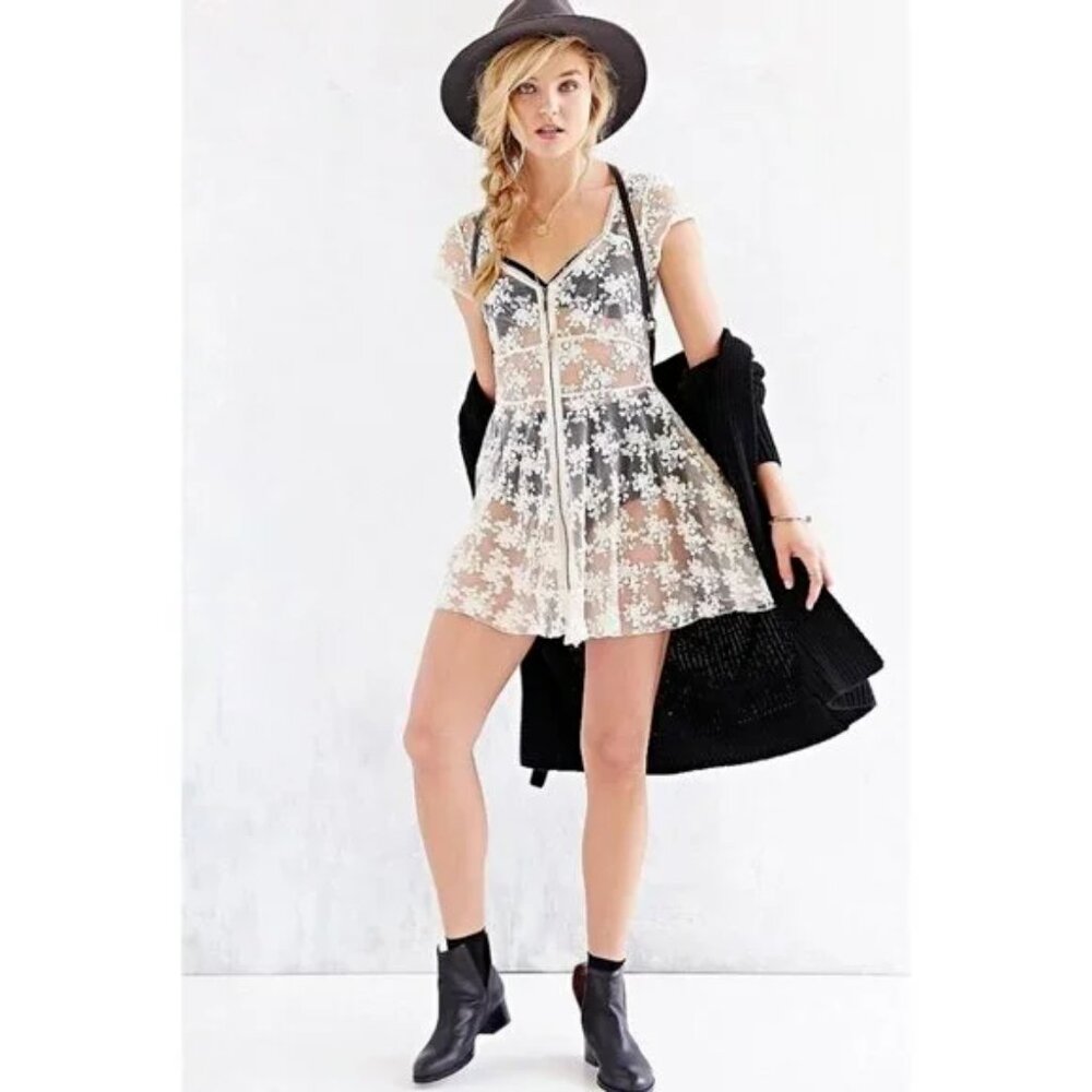 Kimchi Blue Elsa Lace Mini Dress, size S